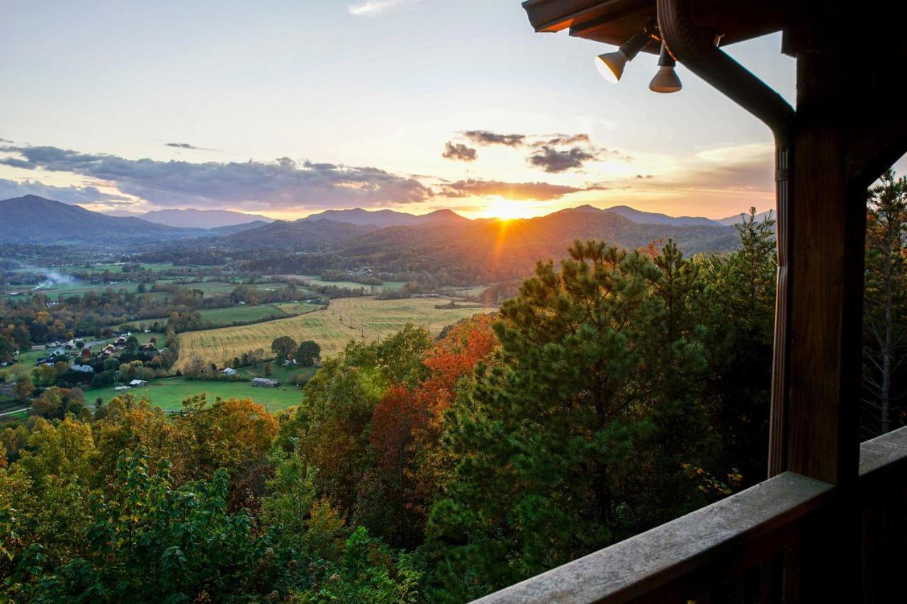 فيلا Smoky Mountain Retreat With Hot Tub, Arcade Games بيدجن فورج المظهر الخارجي الصورة