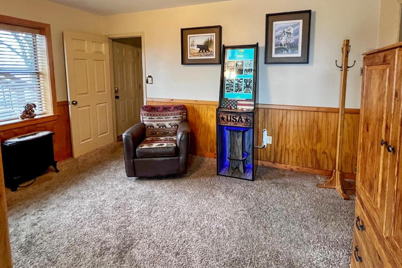 فيلا Smoky Mountain Retreat With Hot Tub, Arcade Games بيدجن فورج المظهر الخارجي الصورة